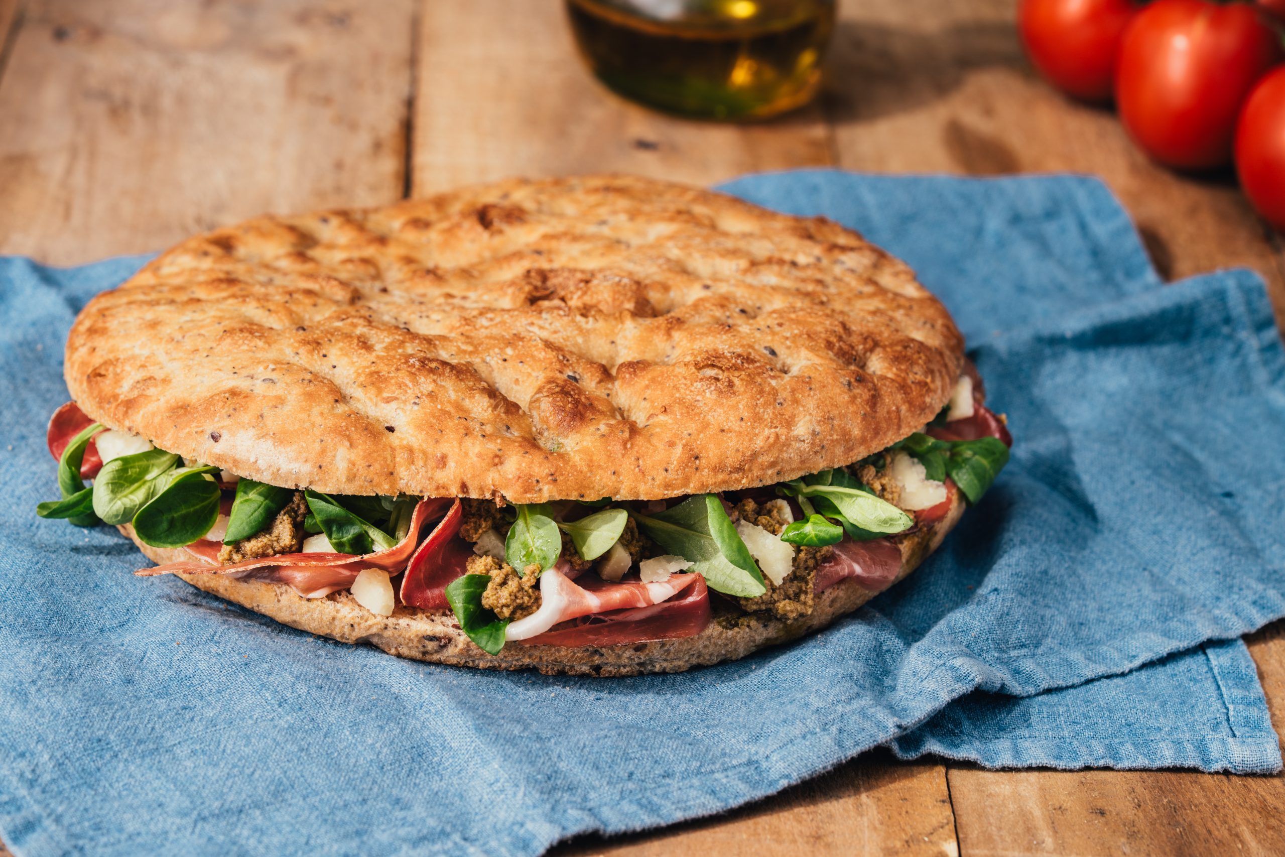Focaccia "Linea Viva" 100% lievito madre farcita con speck, scaglie di asiago, spinacino